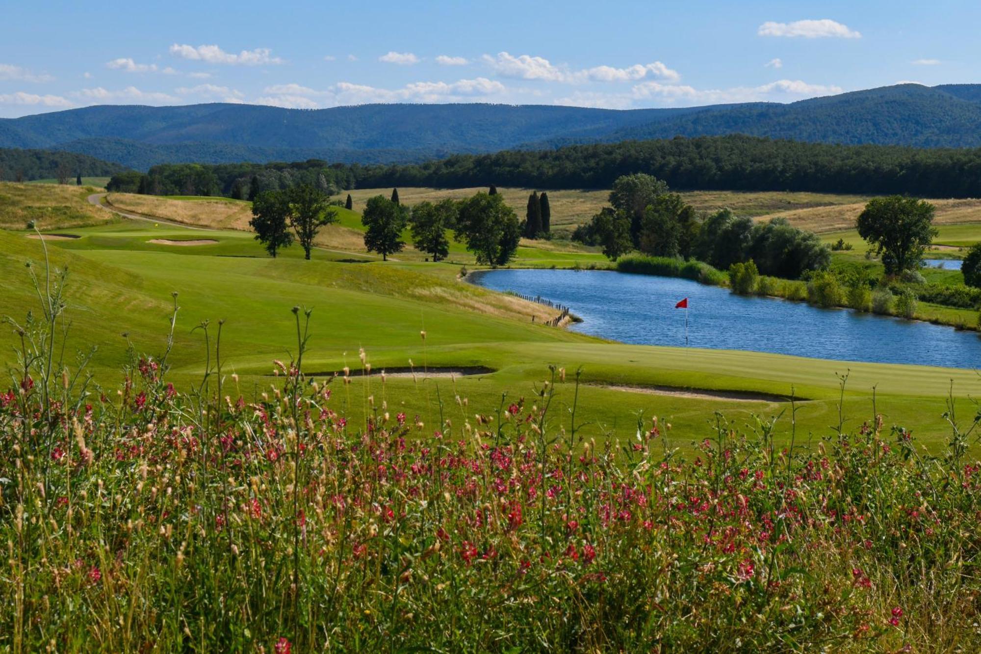 La Bagnaia Golf Resort Exteriör bild