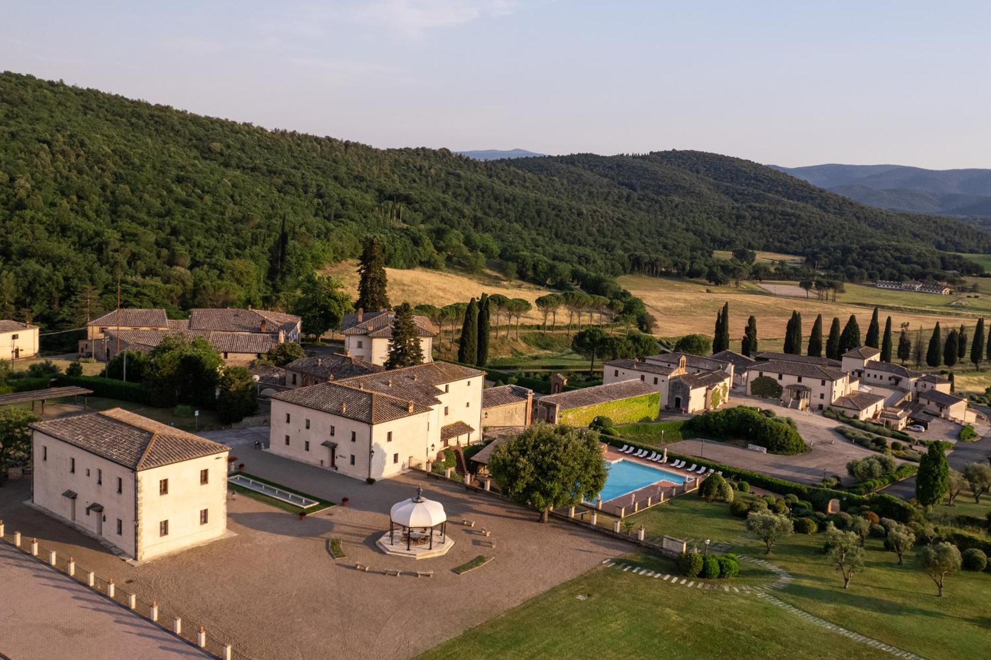 La Bagnaia Golf Resort Exteriör bild